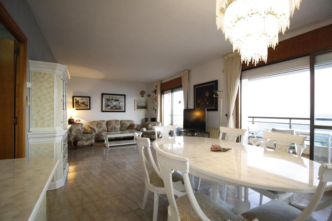 Apartamento Apartamento para 8 sobre el mar Salou Exterior foto